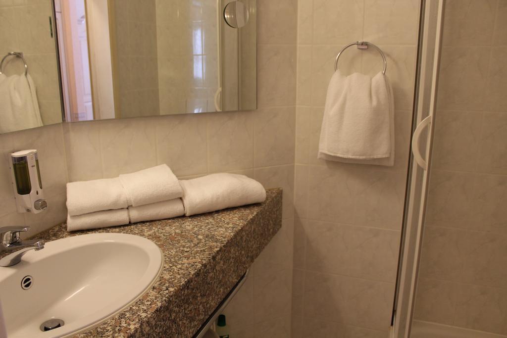 Hotel Alter Weissbraeu Бад Бирнбах Стая снимка